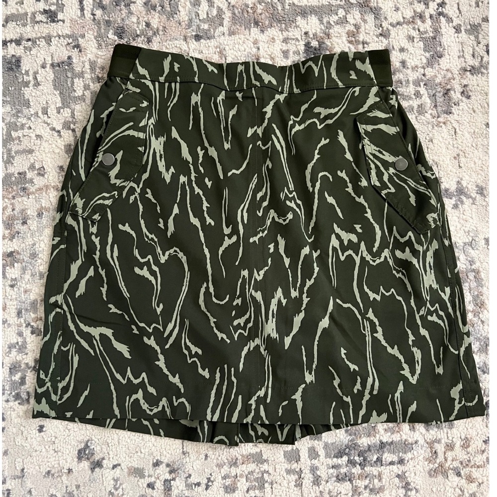 Athleta Vienna Cargo Skort Green Tiger Stripe Camo Print Mini Skirt Size 6
